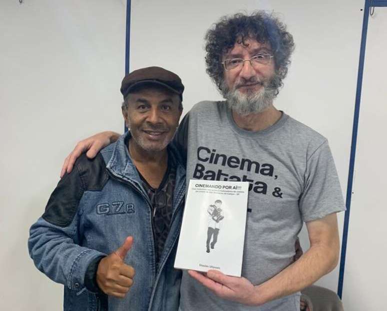 Diaulas Ullysses com o cineasta Milton Santos, homenageado na capa do livro