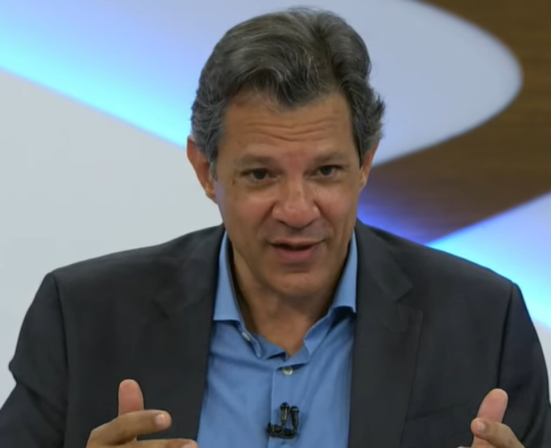 "O bolsonarismo está fazendo um uso oportunista do fato", diz Haddad no Roda Viva