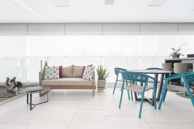 8. Varanda gourmet com painel de persiana &ndash; Foto Ateleir c2Ha