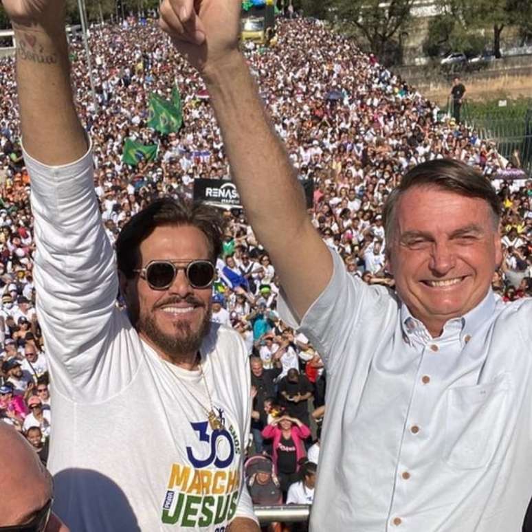 O apóstolo Estevam Hernandes ao lado de Jair Bolsonaro na Marcha para Jesus