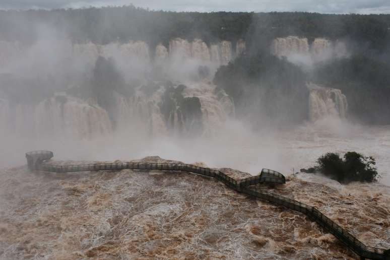 Registro das Cataratas do Iguaçu no dia 12 de outubro.