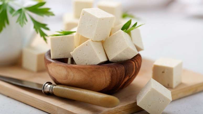 Sim, o tofu pode substituir a carne no estrogonofe vegano! – Foto: Shutterstock