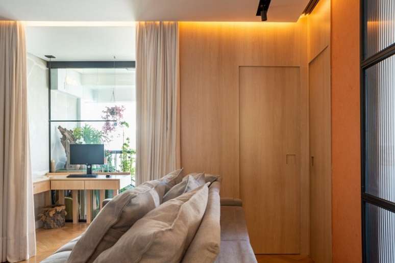 60. Tipos de cortina para separar sala do home office &ndash; Foto Fernando Cuccolo