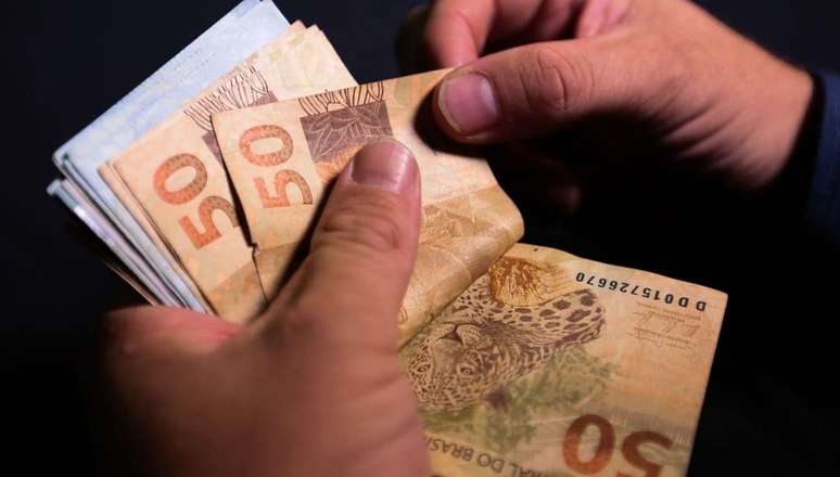 Funcionária de presídio de SC é presa após furtar R$ 300 mil em dinheiro vivo de detentos