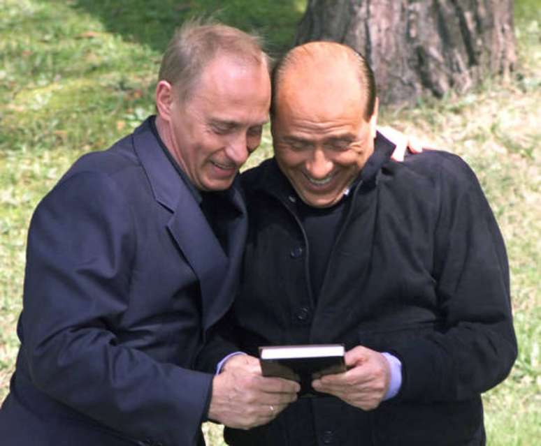 Vladimir Putin e Silvio Berlusconi são amigos de longa data