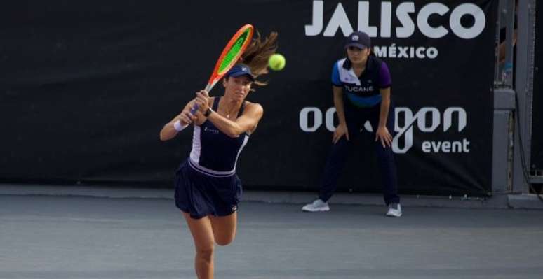 Dupla de Stefani vai à semi e Bia Haddad às quartas no WTA de