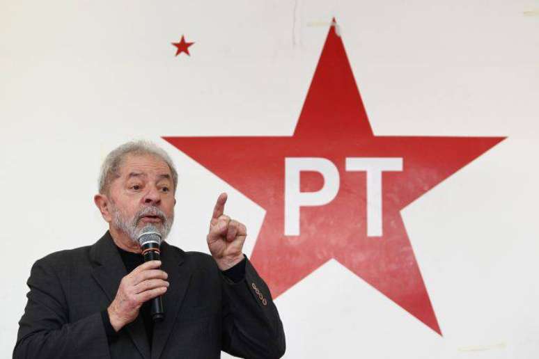 Ex-presidente Lula buscou desmentir acusações em carta-compromisso aos evangélicos.