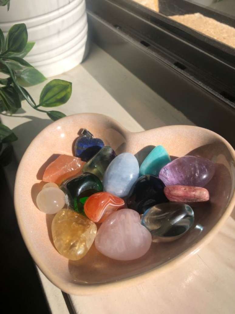 Prato em formato de cora&ccedil;&atilde;o com cristais