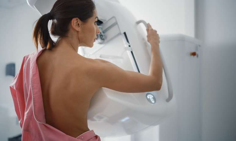 Câncer de mama: cada vez menos mulheres têm feito mamografia, aponta pesquisa