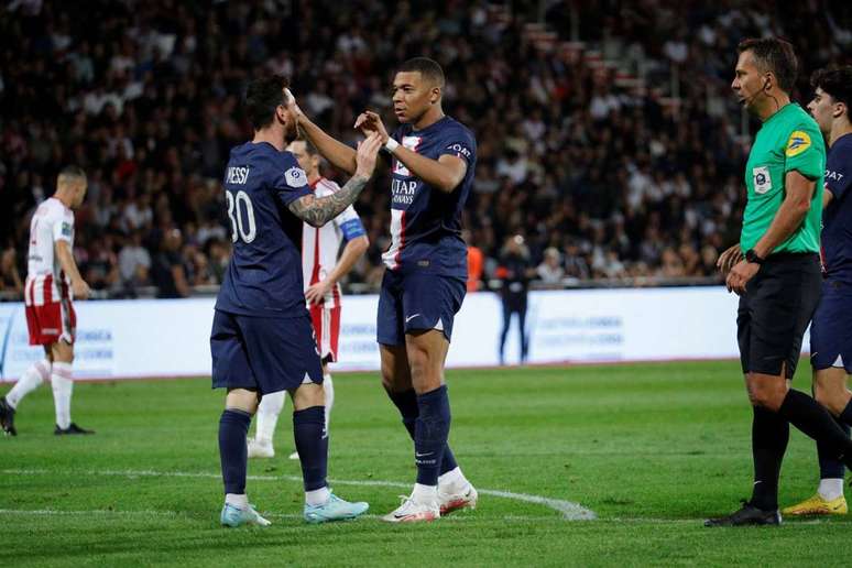 Messi e Mbappé comandaram a vitória do PSG no Campeonato Francês.