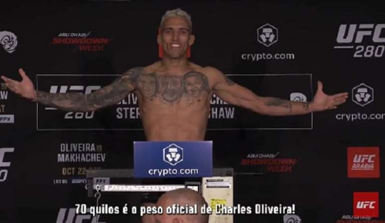 Charles cravou 70kg e confirmou disputa de cinturão contra Makhachev no UFC 280 (Foto: Reprodução/UFC)