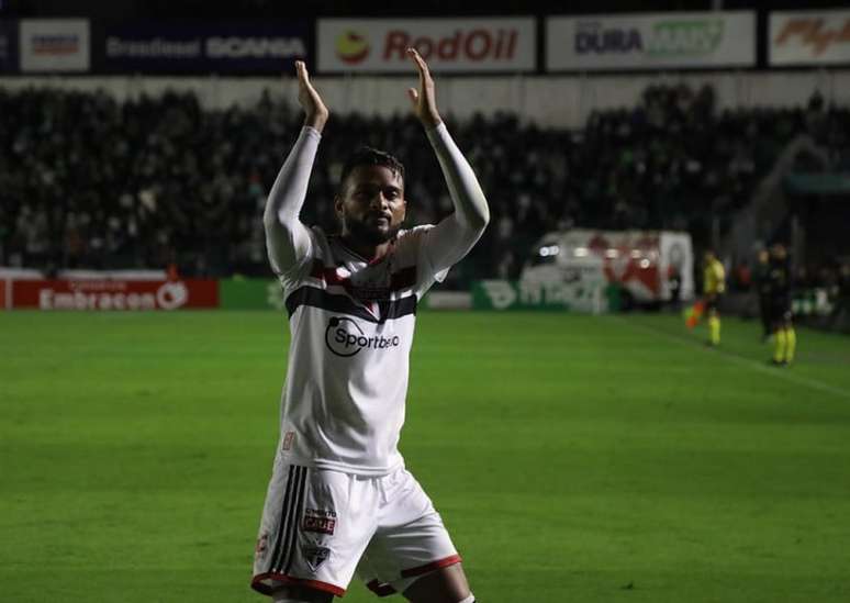 Reinaldo teria despertado o desejo de Fernando Diniz, do Fluminense (Foto: Rubens Chiri/saopaulofc.net)
