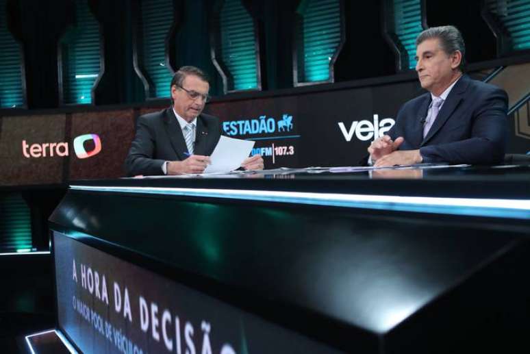 Bolsonaro durante sabatina com pool de veículos de comunicação