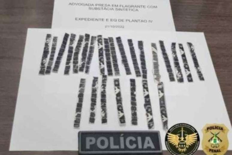 LSD encontrada por policiais penais com advogada