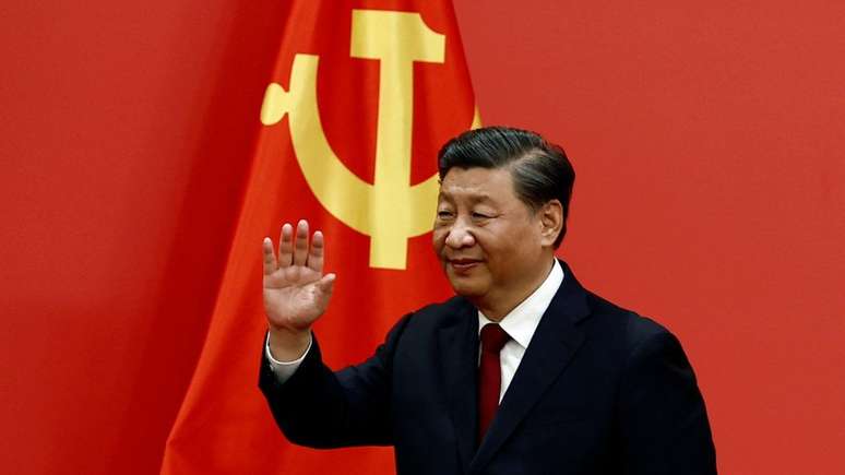 Xi Jinping ficará pelo menos mais cinco anos como secretário-geral do Partido Comunista Chinês