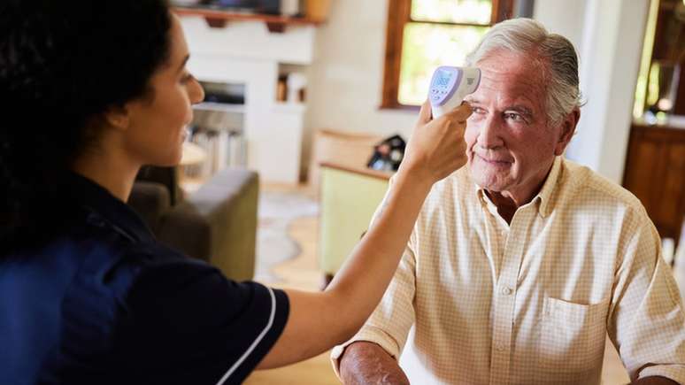 Fazer medi&ccedil;&otilde;es peri&oacute;dicas da temperatura &mdash; sempre no mesmo local do corpo &mdash; &eacute; uma maneira de saber qual a m&eacute;dia saud&aacute;vel e quando h&aacute; um quadro de febre