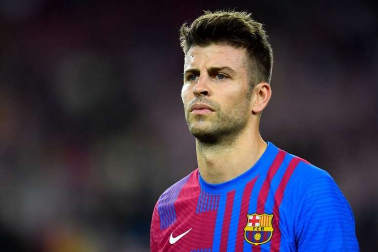 Piqué foi flagrado deixando a casa de Shakira e se irritou com jornalista (Foto: PAU BARRENA / AFP)