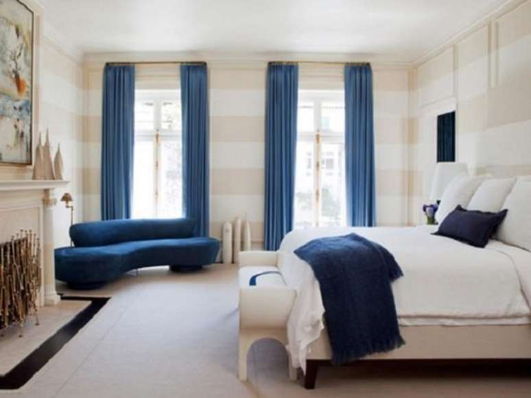 20. Cortina azul para quarto modulado neutro e moderno – Foto HGTV