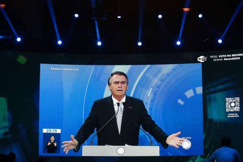 O candidato à reeleição, Jair Bolsonaro, participou de sabatina na TV Record; o candidato Lula não aceitou o pedido da emissora para participar do debate.