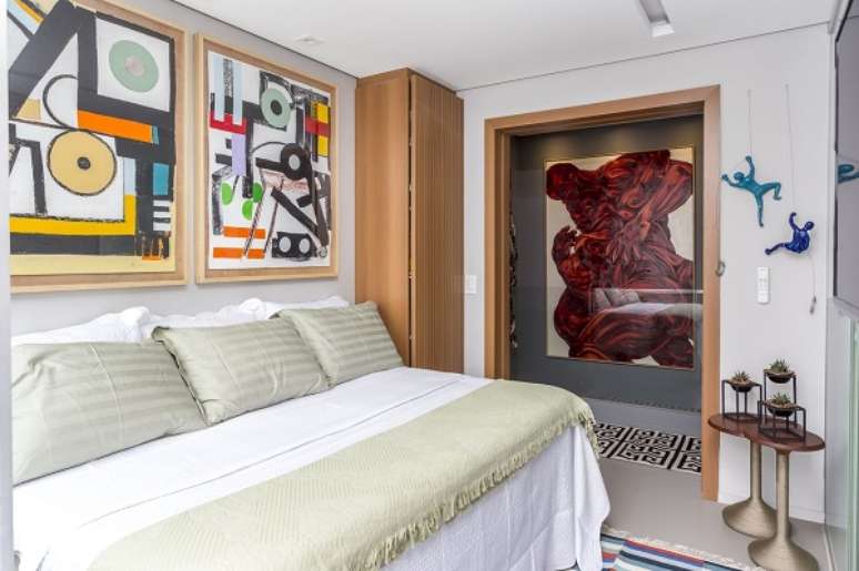 24. Ideias para parede de quarto modulado com quadros coloridos – Foto Altera Arquitetura