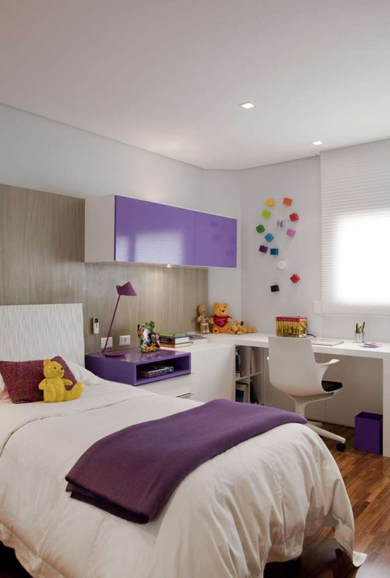 5. Cores que combinam com roxo e branco para quarto modulado – Foto Marcelo Rosset Arquitetura