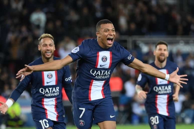 Segundo jornal, Kylian Mbappé recebe salário astronômico no PSG (Foto: FRANCK FIFE / AFP)