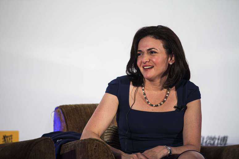 Sheryl Sandberg testemunhou no Senado americano em 2018 em audiência sobre o Facebook e era frequentemente associada aos problemas operacionais da rede social 