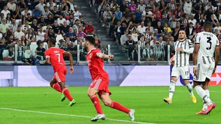 Benfica pode confirmar a vaga no mata-mata da Champions League nesta terça-feira (Foto: VINCENZO PINTO / AFP)