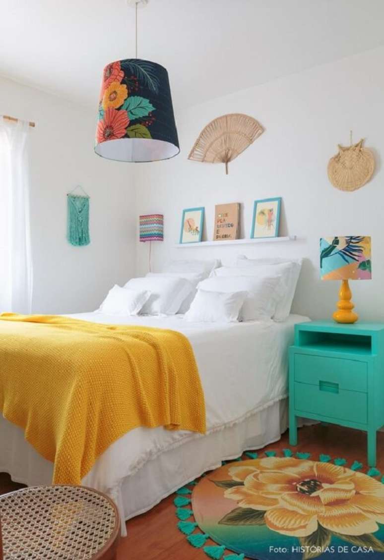 50. Quarto modulado decorado com cores que combinam com amarelo para móveis e cama – Foto Historias de Casa