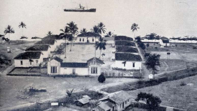 O pres&iacute;dio da Ilha Anchieta, em foto dos anos 1940