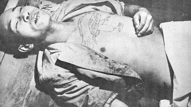 Jorge Floriano, o China Show, declarava-se 'uma das maiores v&iacute;timas' do regime instaurado na Ilha Anchieta. O detento foi submetido a in&uacute;meras sess&otilde;es de tortura