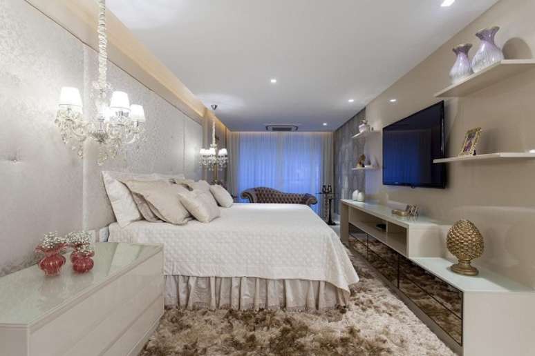 16. Como organizar um quarto modulado de casal pequeno e super chique – Foto Vanja Maia