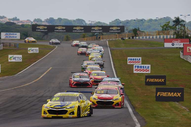 Daniel Serra e Gabriel Casagrande vão duelar com Barrichello pelo título da Stock em 2022 