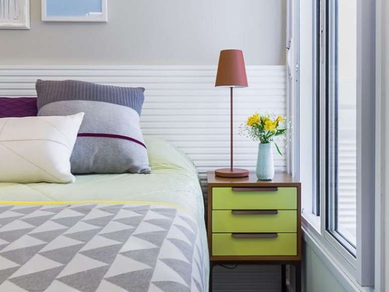 19. Cores que combinam com verde para quarto modulado moderno – Foto Duda Senna