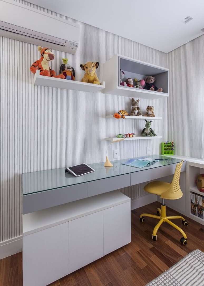 13. Cadeira ergonômica amarela para mesa de estudo para quarto modulado – Foto Karina Korn