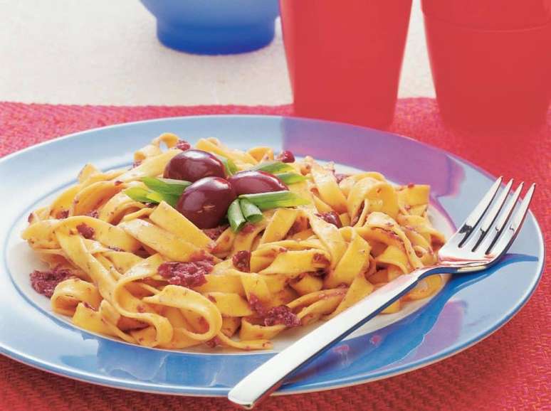 Tagliatelle com azeitonas pretas – Foto: Guia da Cozinha