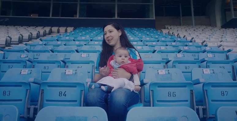 Pioneirismo: Racing cria primeira camisa de futebol projetada para mães  amamentarem em estádios - Esporte - Extra Online