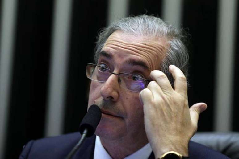 Patriota pede ao PTB que tire Eduardo Cunha do partido para que haja a fusão entre as duas legendas.