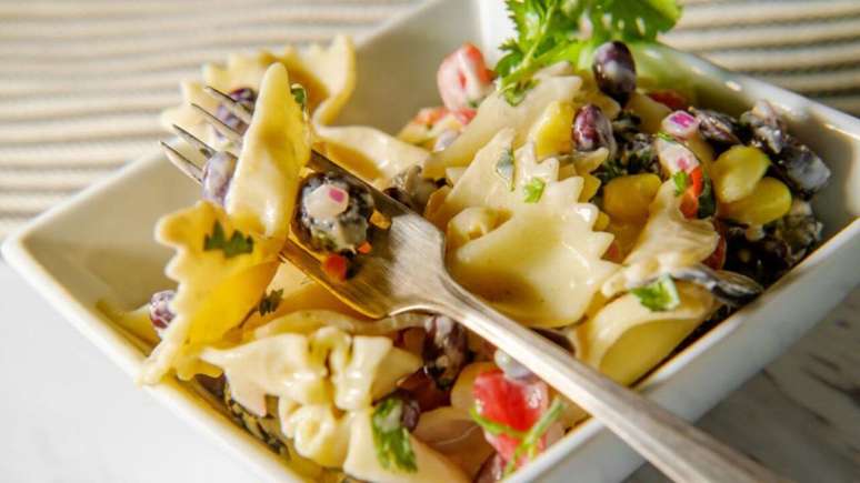 Salada de macarrão com iogurte – Foto: Shutterstock