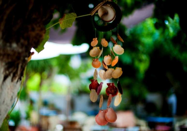 11. Os penduricalhos de conchas s&atilde;o perfeitos para usar na decora&ccedil;&atilde;o. Fonte &ndash; Unsplash