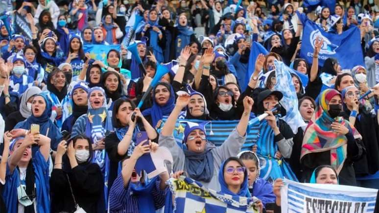 Atletas pedem suspensão do Irã por repressão contra as mulheres (Foto: Hossein Zohrevand / AFP)