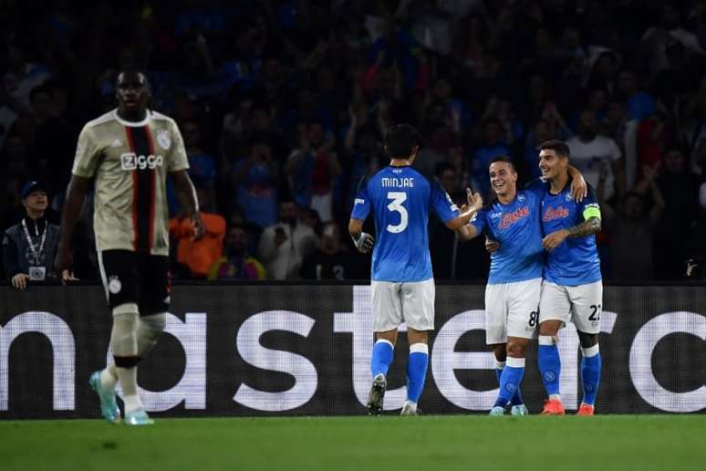 Napoli joga em mais uma rodada da Champions (Foto: FILIPPO MONTEFORTE / AFP)