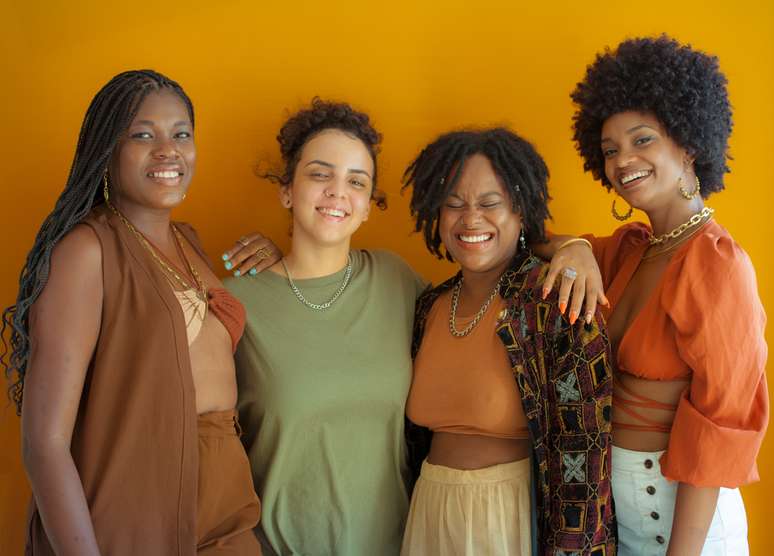 Organizadoras do Slam das Minas BA: Fabiana Lima, Sofia Senne, Tamires Almeida e Ludmila Singa