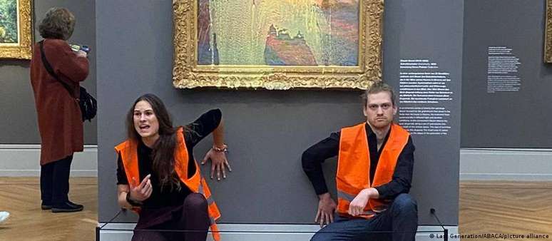 Protesto em Potsdam, Alemanha, teve purê de batata em pintura de Monet