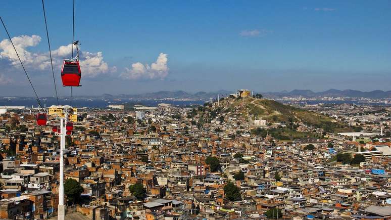 Inaugurado pelo governo federal antes dos grandes eventos esportivos, teleférico do Complexo do Alemão hoje está parado por falta de manutenção.