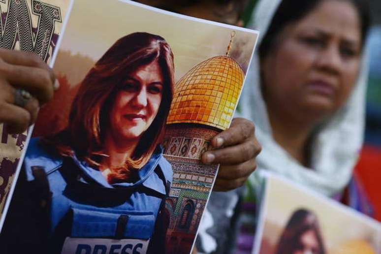 Protesto no Paquistão em homenagem a jornalista Shireen Abu Akleh