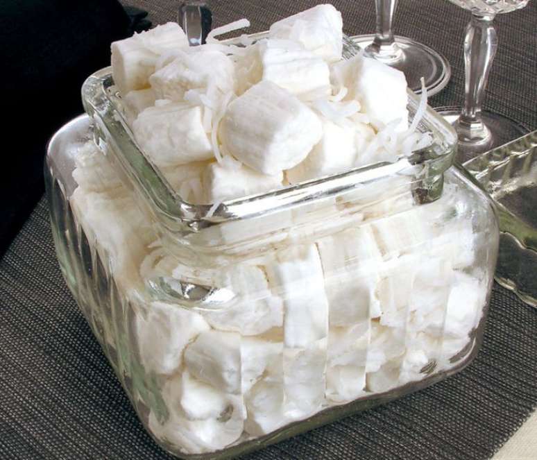 Bala de coco (Reprodu&ccedil;&atilde;o / Guia da Cozinha)