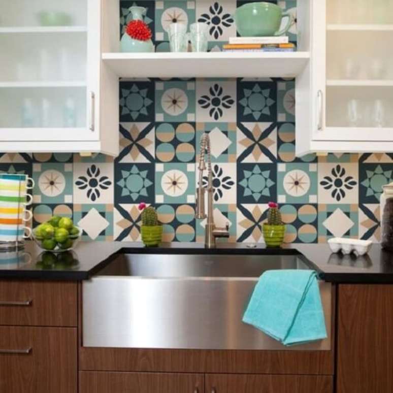 57. Azulejo decorativo para cozinha moderna em tons de azul &ndash; Foto Casa Show
