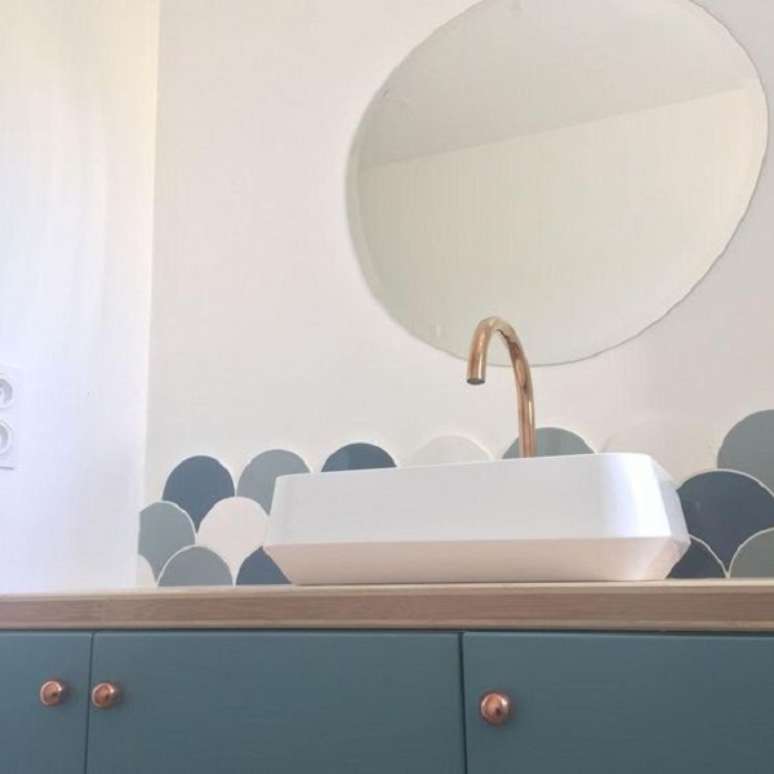 32. Azulejo decorativo para banheiro com revestimento escama de peixe &ndash; Foto PineHouse