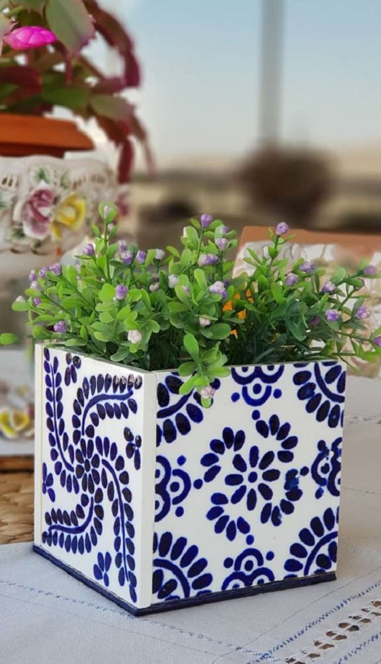 7. Vaso feito de azulejo decorativo &ndash; Foto Pinterest